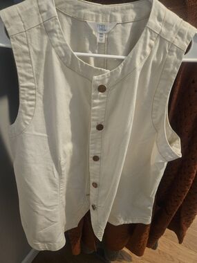 Time and Tru Cream Button-Front Sleeveless Vest